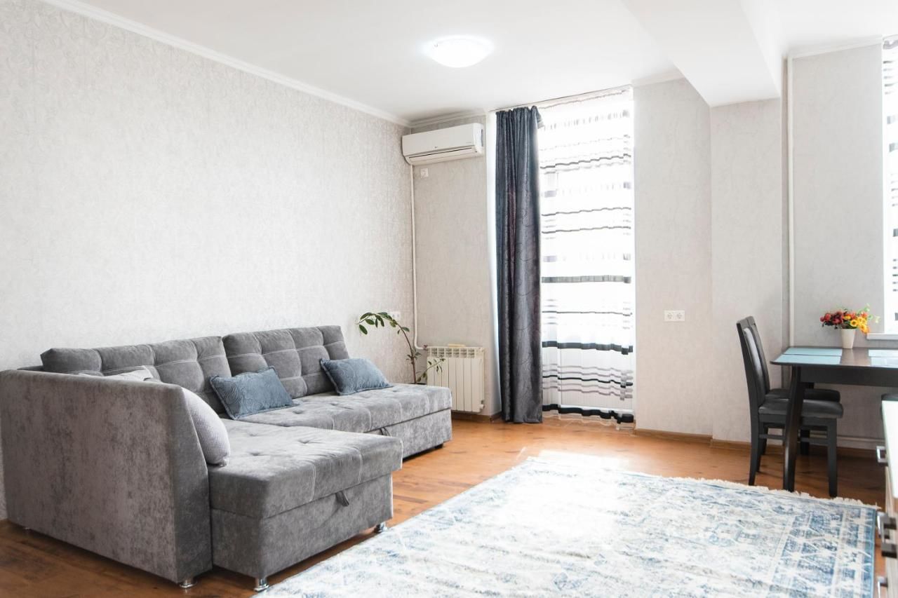 Апартаменты Comfortable apartment in the golden square. Алматы-5