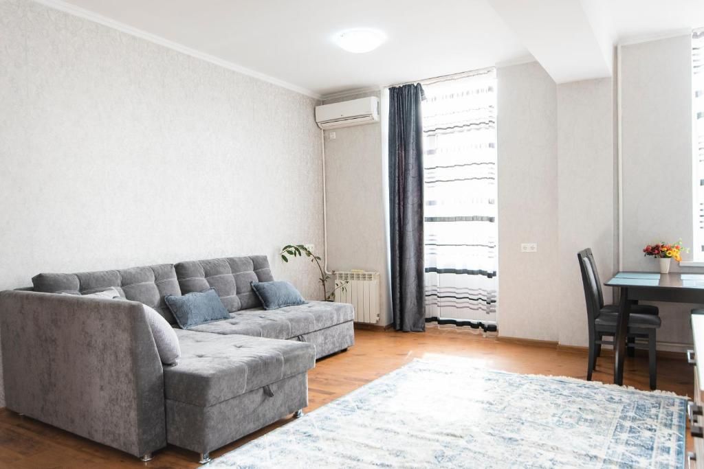 Апартаменты Comfortable apartment in the golden square. Алматы-47