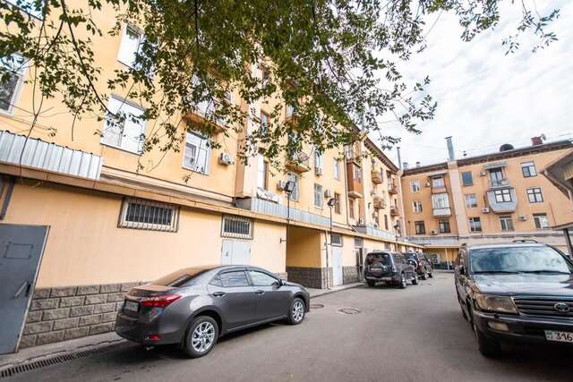 Апартаменты Comfortable apartment in the golden square. Алматы-24