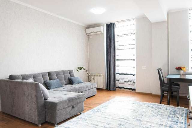 Апартаменты Comfortable apartment in the golden square. Алматы-46