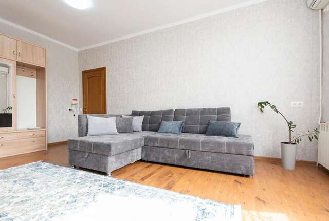 Апартаменты Comfortable apartment in the golden square. Алматы-9